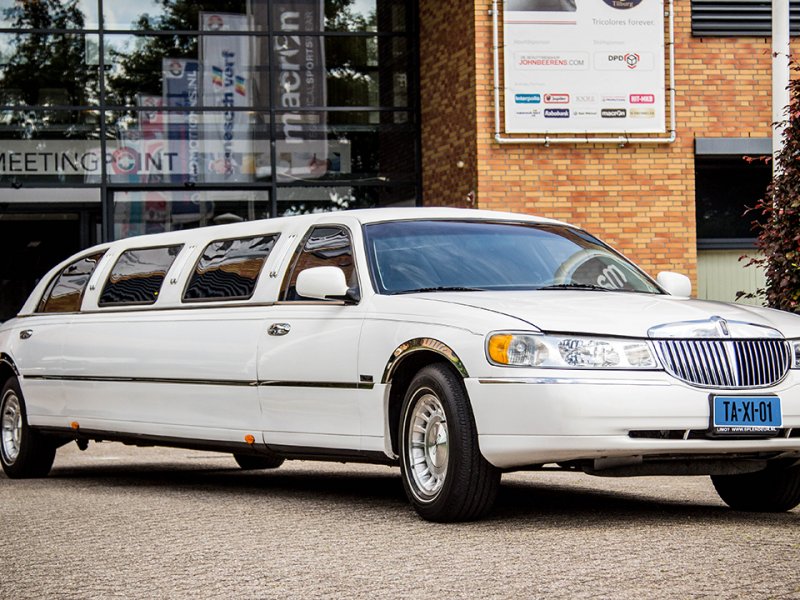 Huur een Limousine - Lincoln Towncar | Tilburg